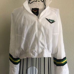 Pony wind breaker crop